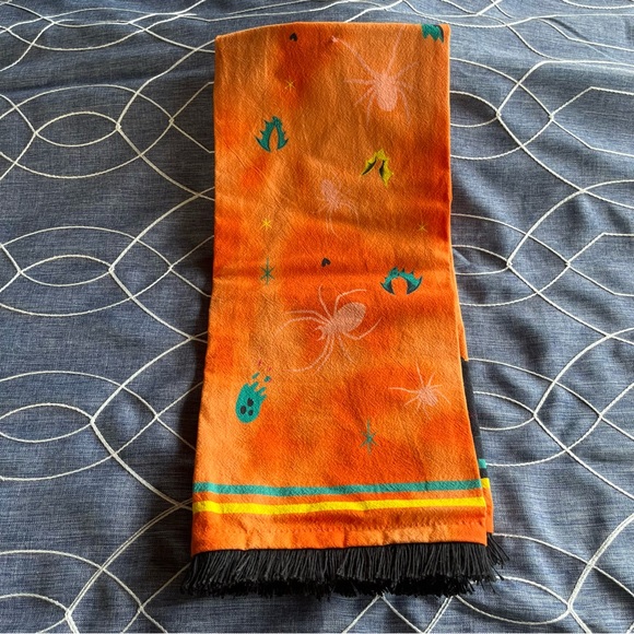 2023 Disney Parks Halloween Minnie Mouse Ghouls Night Out Kitchen Dish Towel NEW - Picture 2 of 6